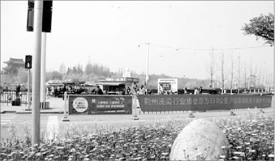 荊州民間組織的倡議活動吸引許多市民關注。