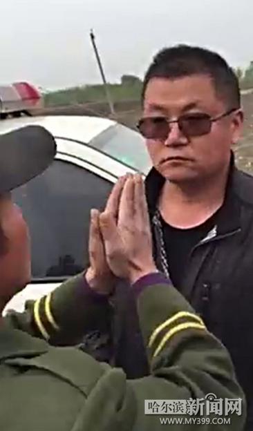 鄉(xiāng)干部開車沖進(jìn)農(nóng)田攆野雞 8旬老農(nóng)阻攔被打倒 鄉(xiāng)干部開車沖進(jìn)農(nóng)田攆野雞 8旬老農(nóng)阻攔被打倒