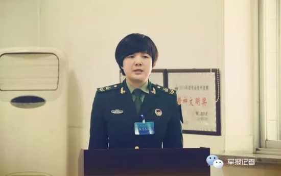 解放軍首位女士官長(zhǎng)上崗 著裝由總部專(zhuān)設(shè)