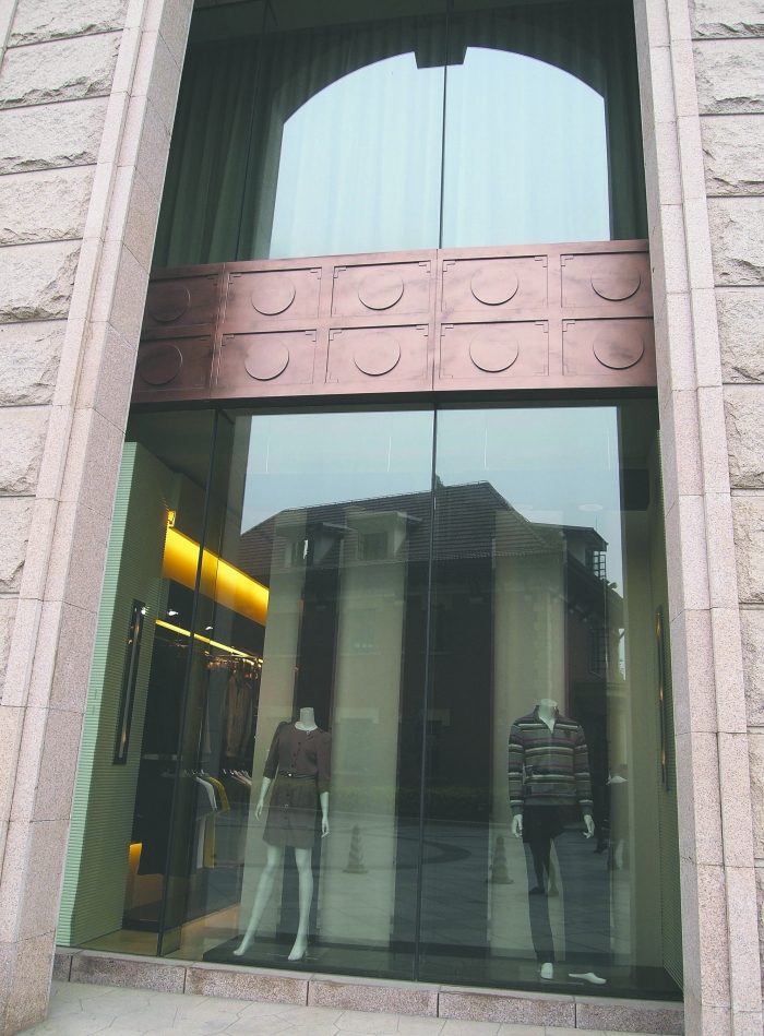 成都新東方千禧大酒店內(nèi)，曾銷售假冒LV產(chǎn)品的店鋪