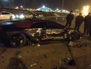 甘肅省政協(xié)一司機醉撞蘭博基尼或賠百萬元(圖)