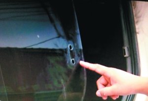 小偷“火攻”一夜盜竊車內(nèi)導(dǎo)航儀 停車場不管賠