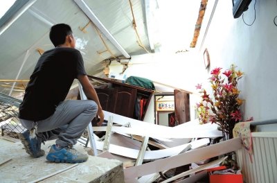 家中成為一片廢墟。記者 趙思衡/攝