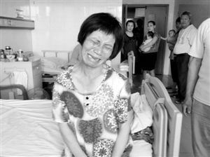 周小姐的母親哭訴：“女兒這一輩子全毀了。”