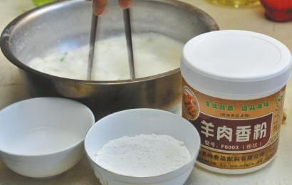 市面上出售的羊肉香粉等食品添加劑。