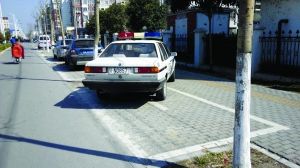 違停的警車(chē)