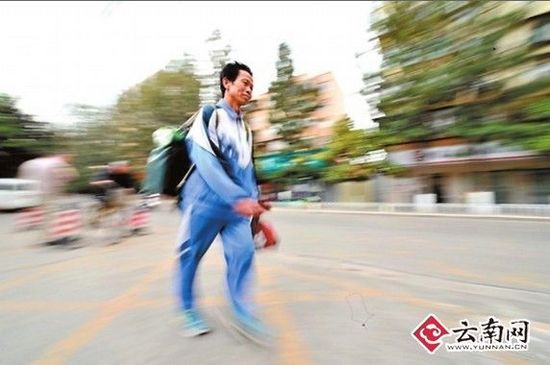 　“我是第四次來(lái)昆明了?！? width=