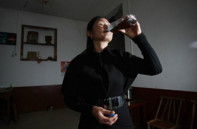 湖南村民牛羊糞泡水治癌 或因無法負擔醫(yī)藥費 湖南村民牛羊糞泡水治癌 或因無法負擔醫(yī)藥費