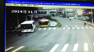 老人倒在路上，最終不治