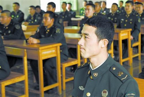 兒子嫌母親擺攤丟人 入伍后回家每天5點起床幫忙 兒子嫌母親擺攤丟人 入伍后回家每天5點起床幫忙