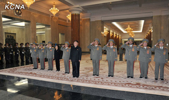 金正恩來到錦繡山太陽宮。圖片來源：朝中社