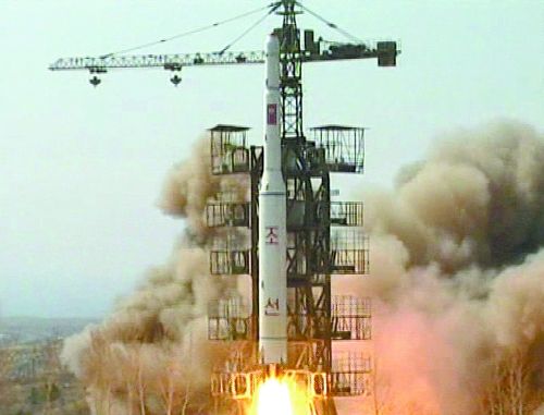 朝鮮KRT電視臺在2009年4月5日播放的朝鮮在咸鏡北道花臺郡舞水端里發(fā)射火箭的電視截圖。
