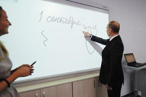 普京畫(huà)了一只抽象的貓。 普京畫(huà)了一只抽象的貓。