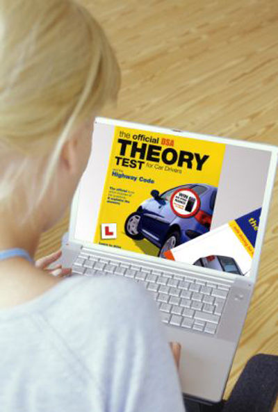 駕駛標(biāo)準(zhǔn)局的發(fā)言人稱，駕照申請(qǐng)通過(guò)率低證明了英國(guó)駕駛安全系數(shù)高。