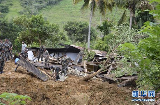 10月29日，斯里蘭卡救援部隊抵達(dá)山體滑坡災(zāi)區(qū)展開救援。