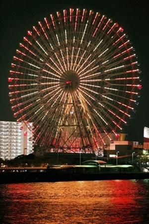 圖為該地晚上的夜景。