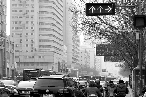 新交規(guī)“黃恐”引發(fā)擁堵？ 這個真的有！