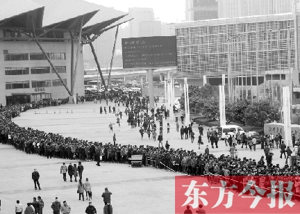 3月2日，在鄭州國際會展中心，河南省春季人才招聘會舉行，六萬五千名求職者扎堆求職