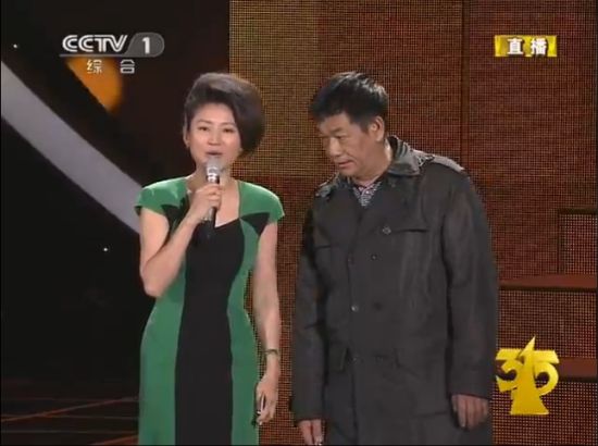 “雞蛋哥”來(lái)到央視315晚會(huì)現(xiàn)場(chǎng)。