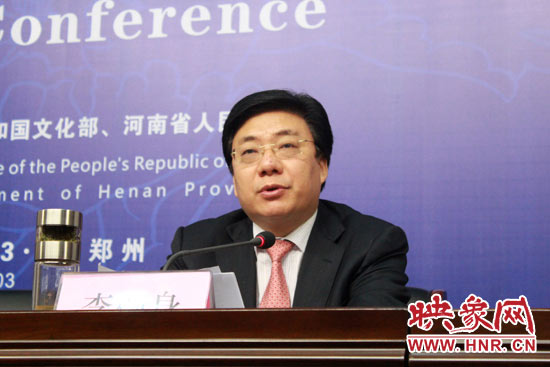 洛陽(yáng)市市長(zhǎng)李柳身發(fā)表熱情洋溢的旅游推介詞。