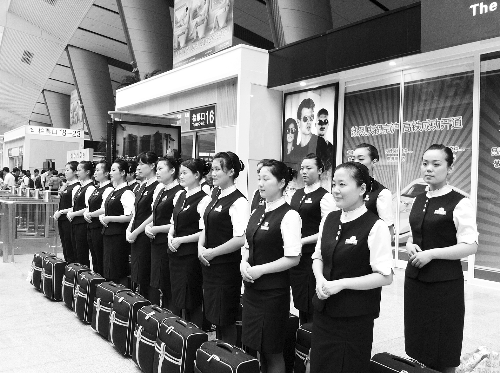 本想著上了學(xué)能安排到高鐵或地鐵單位當(dāng)乘務(wù)員，結(jié)果只是去做安保服務(wù)，許多學(xué)生稱上當(dāng)了