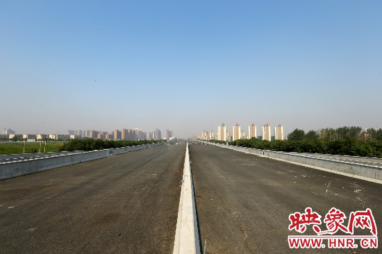 南三環(huán)高架橋橋面為雙向6車道 南三環(huán)高架橋橋面為雙向6車道