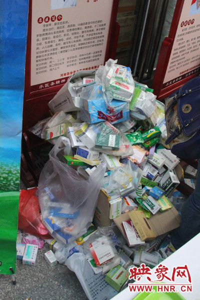 兌換點(diǎn)負(fù)責(zé)人表示，一整天兌換的過(guò)期藥有這樣的七八倍