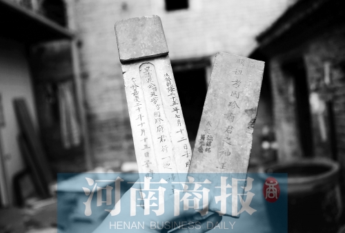 花五松的老宅里，還有祖上留下的牌位