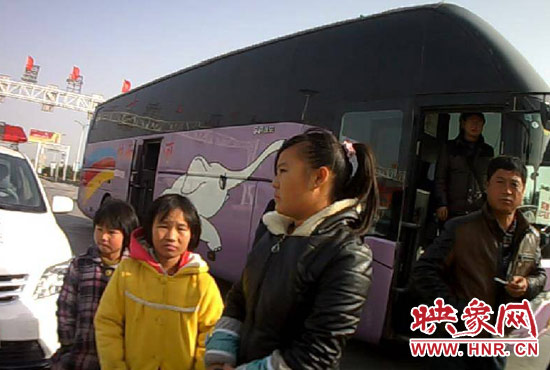 女子為和前夫團聚"逃離"河南 留下3個女兒做"人質" 女子為和前夫團聚"逃離"河南 留下3個女兒做"人質"