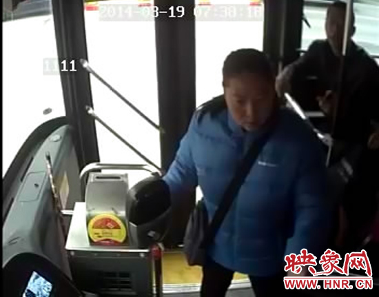 鄭州一女子因嫌公交跑得慢 發(fā)飆揪住車長險(xiǎn)釀慘禍