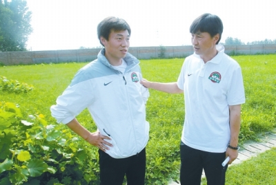 賈秀全與陸峰交談 賈秀全與陸峰交談