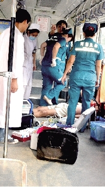 急救人員奮力搶救40分鐘,老人還是走了 急救人員奮力搶救40分鐘,老人還是走了