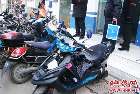 被撬的電動(dòng)車(chē)。