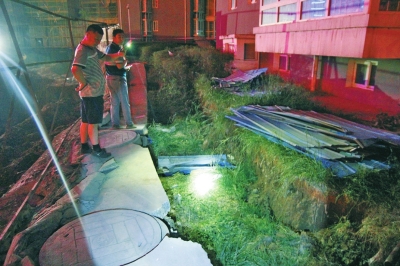 塌方、移位地點(diǎn)距離大樓主體近之又近