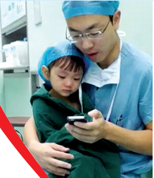 對于網友的點贊，石醫(yī)生說，是孩子太可愛了，所以照片才得到這么多贊美。圖片來自網絡。