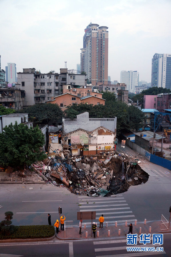 廣州地鐵工地附近發(fā)生地陷