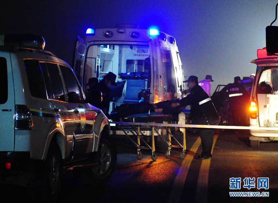 2013年1月9日，合肥，事故現(xiàn)場(chǎng)，兩輛受損車輛已經(jīng)全部變形