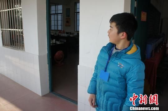對于幾年如一日照顧他的同學(xué)余興泉，14歲的左臣心里充滿了感激。 李俊杰 攝