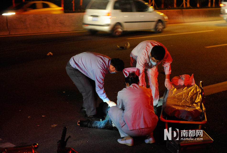 電動車被撞引連環(huán)車禍 電動車被撞引連環(huán)車禍