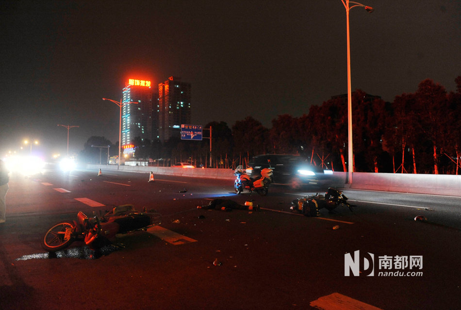 電動車被撞引連環(huán)車禍 電動車被撞引連環(huán)車禍