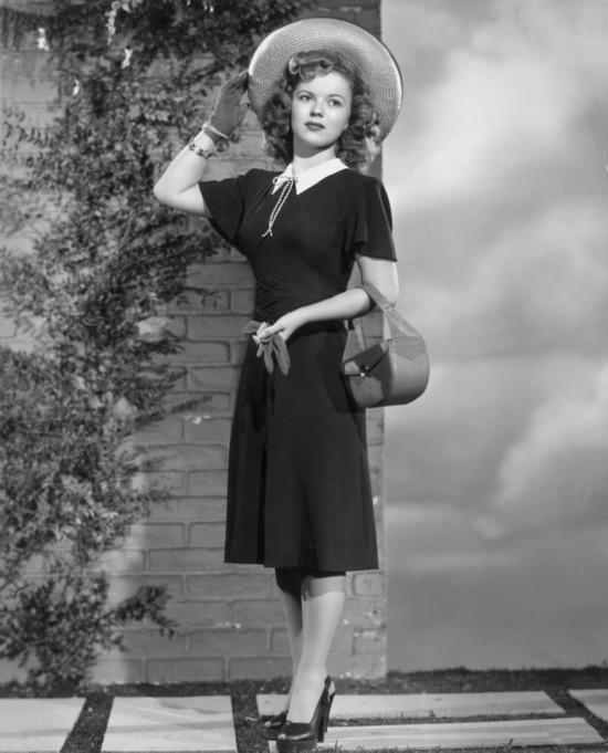 秀蘭鄧波兒去世 罕見大照片回顧童星一生 秀蘭鄧波兒去世 罕見大照片回顧童星一生