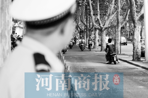 有警察，趕緊掉頭！