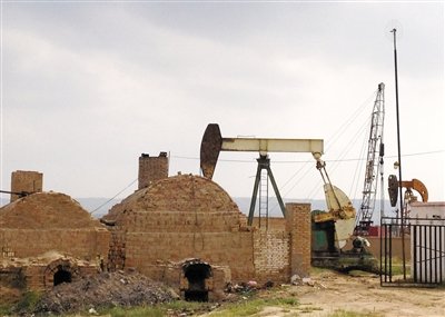 正在作業(yè)的揭蓋井，位于定邊縣紅柳溝鎮(zhèn)紅柳溝村。