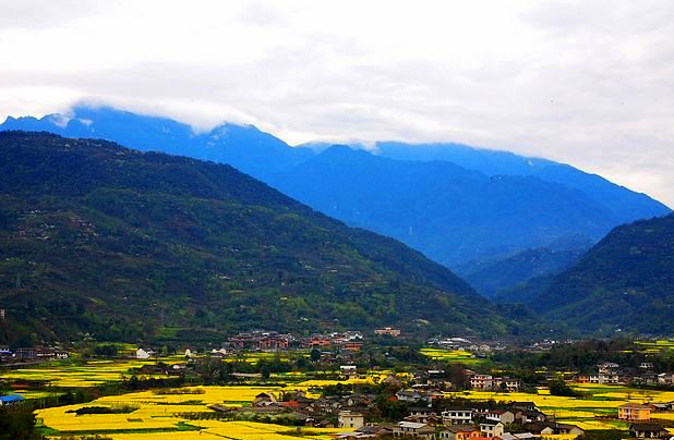 麻辣冬日二三五，芳菲三月看峨眉