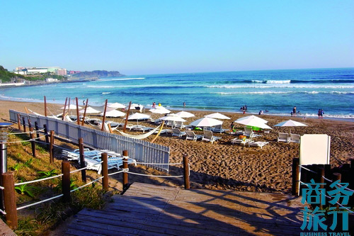 有一段偶來小路經(jīng)過新羅酒店所在的沙灘。