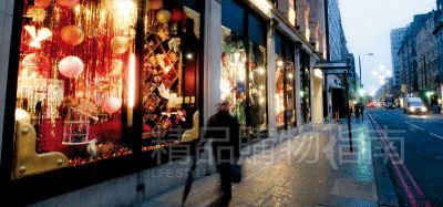 在圣誕節(jié),即使window shopping也很美好。
