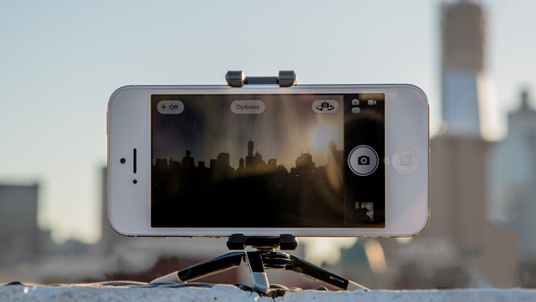 手機“禍害”旅行的10大罪證 你中槍了嗎？