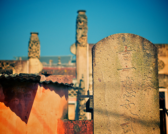 龍巖上杭文廟、門前有碑石挺立