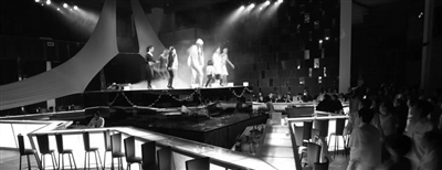 　　晚上的clubmed里有各種歡樂演出?！? oldsrc=