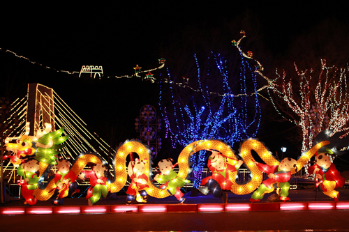 龍慶峽賞冰燈 冬日里的炫麗童話(huà)世界